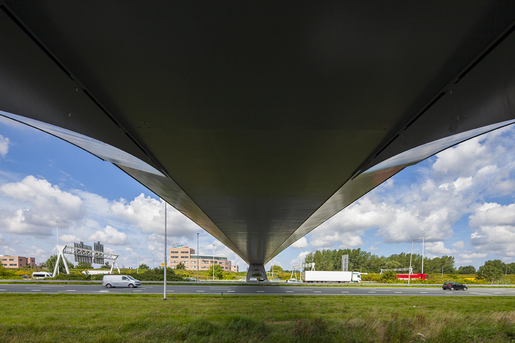 LR-Brug-Sterk-Beton-bij-Den-Haag-[limit]-(5)